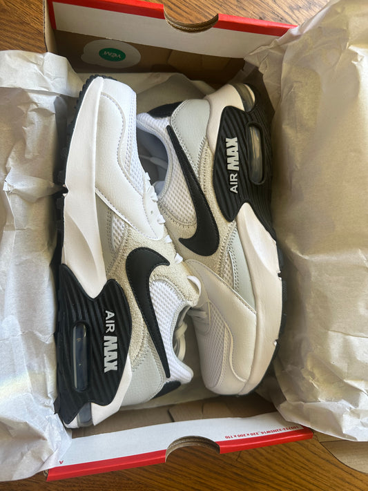 #77 NEW in Box Nike Air Max Excee, Womens 8.5/Mens 7