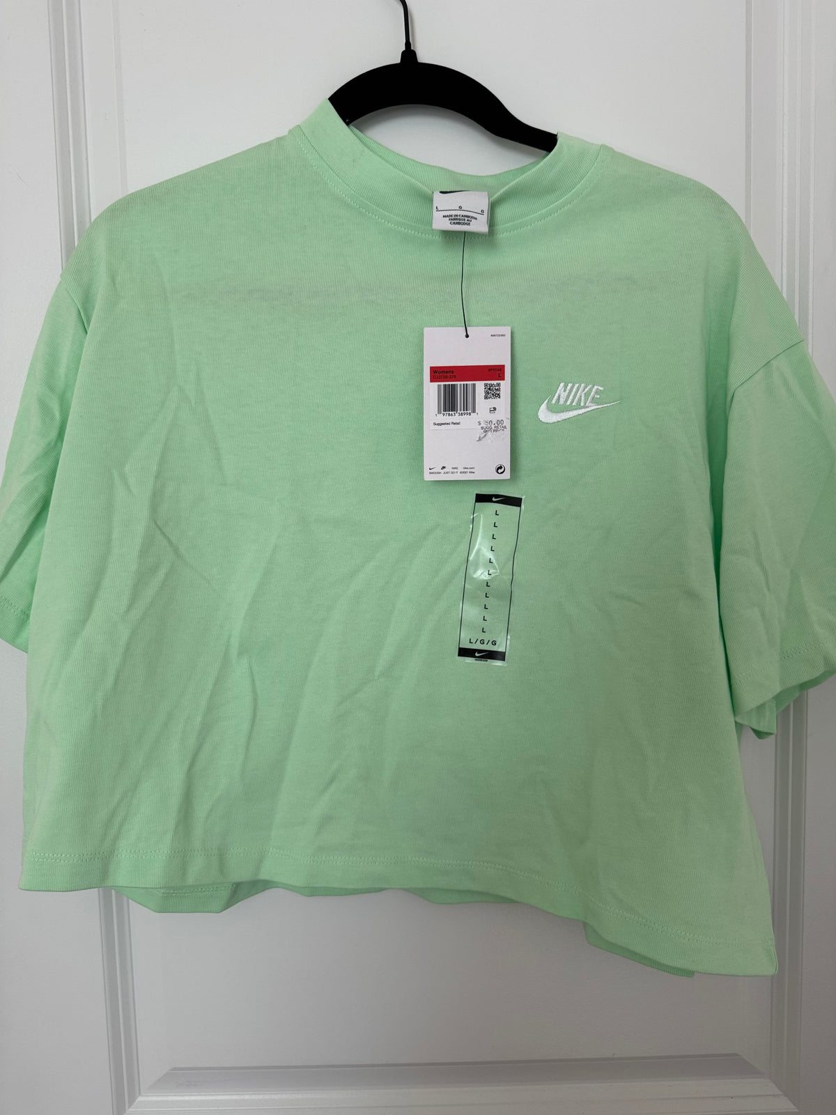#107 Nike Cropped Tee size L NWT