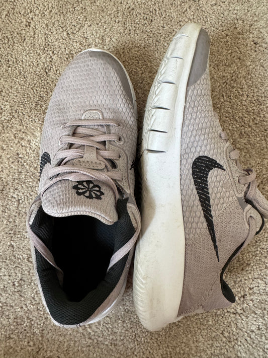 #107 Nike size 8