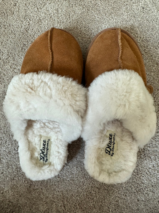 #107 Furry Slip On size 8