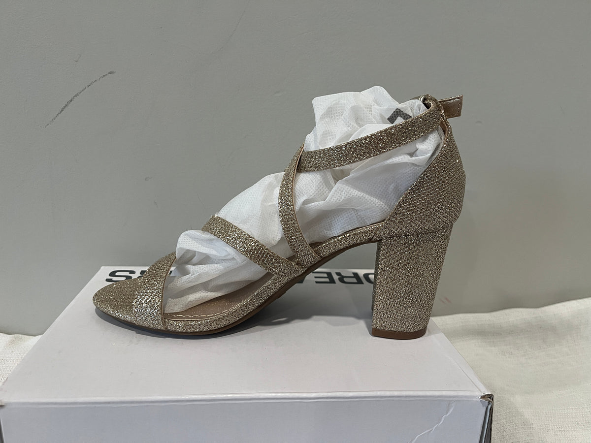 135 BNWT, Women's size 6 gold dress strappy sandal, Dream Pairs brand
