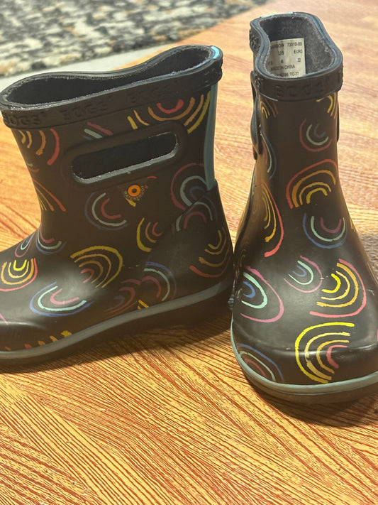 #34 Bogs 6t Rainbow Rain Boots