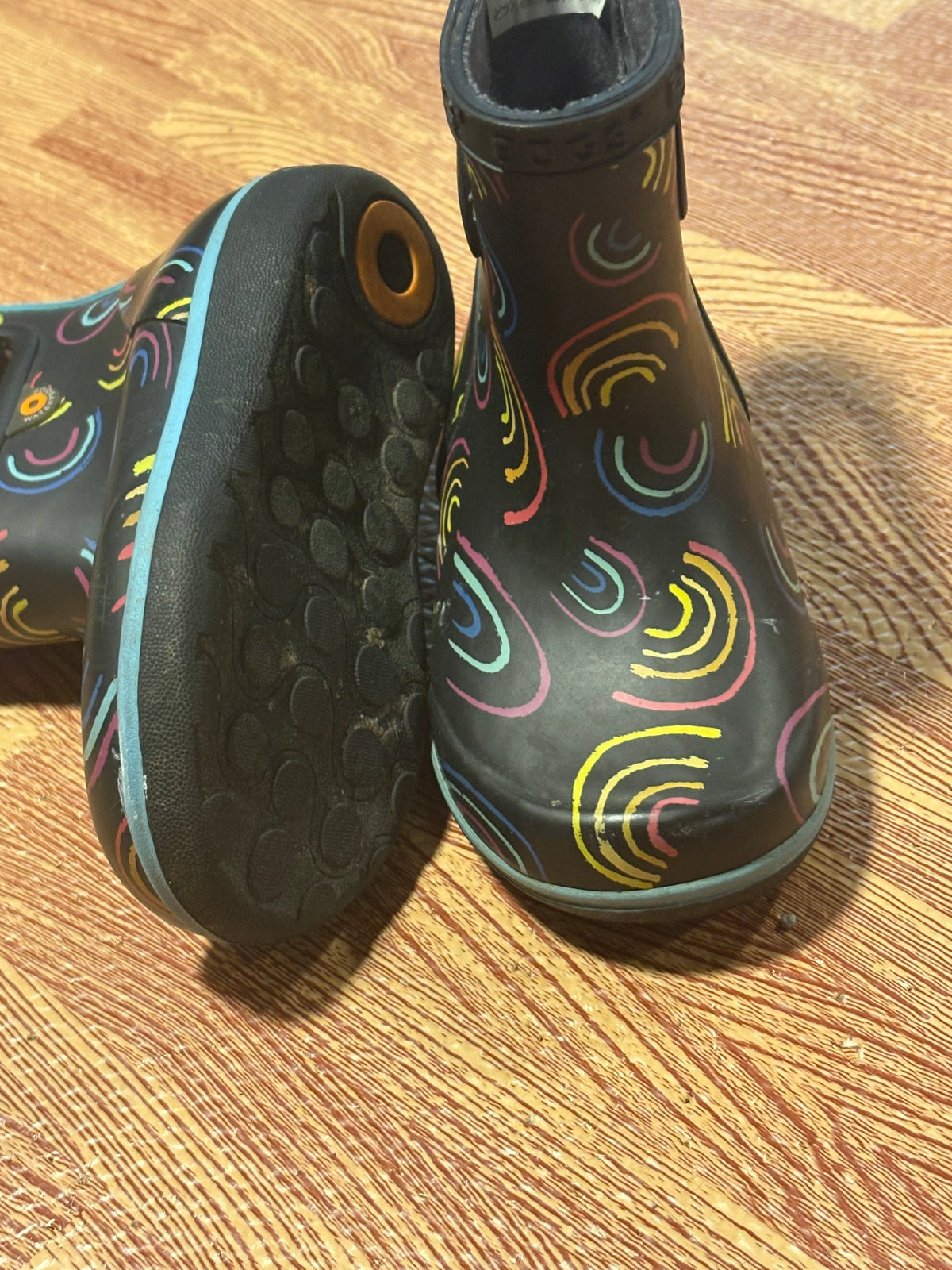 #34 Bogs 6t Rainbow Rain Boots