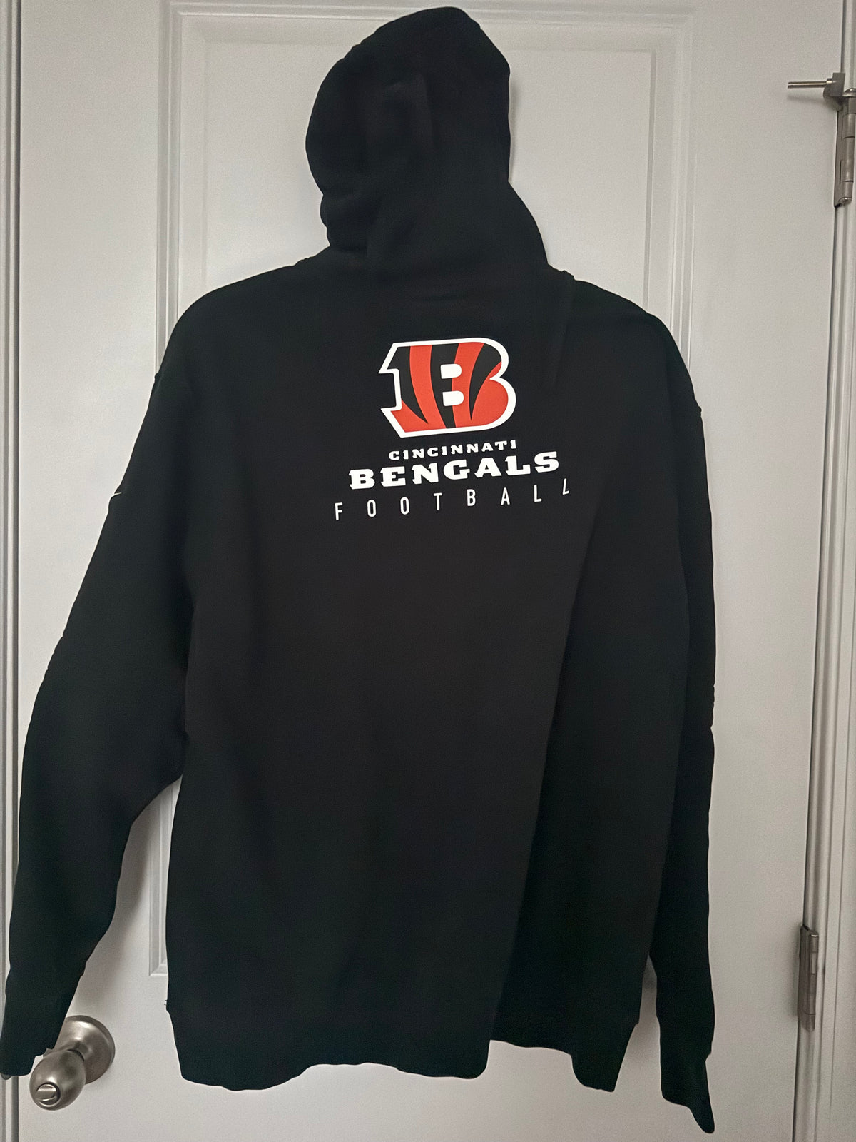 #107 Nike Bengals Hoodie size L