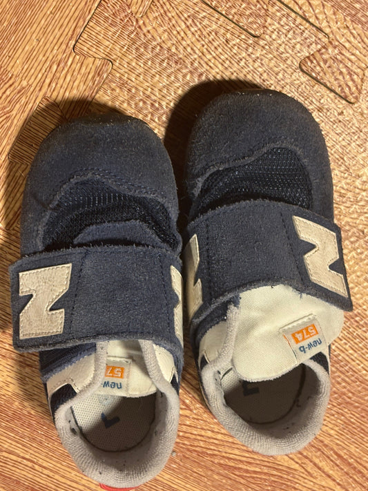 #34 New Balance 9t Navy shoes