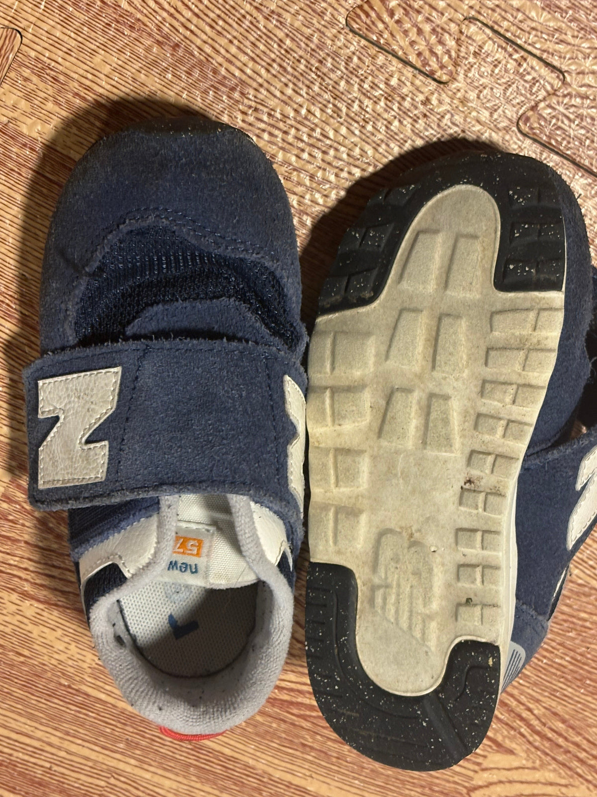 #34 New Balance 9t Navy shoes