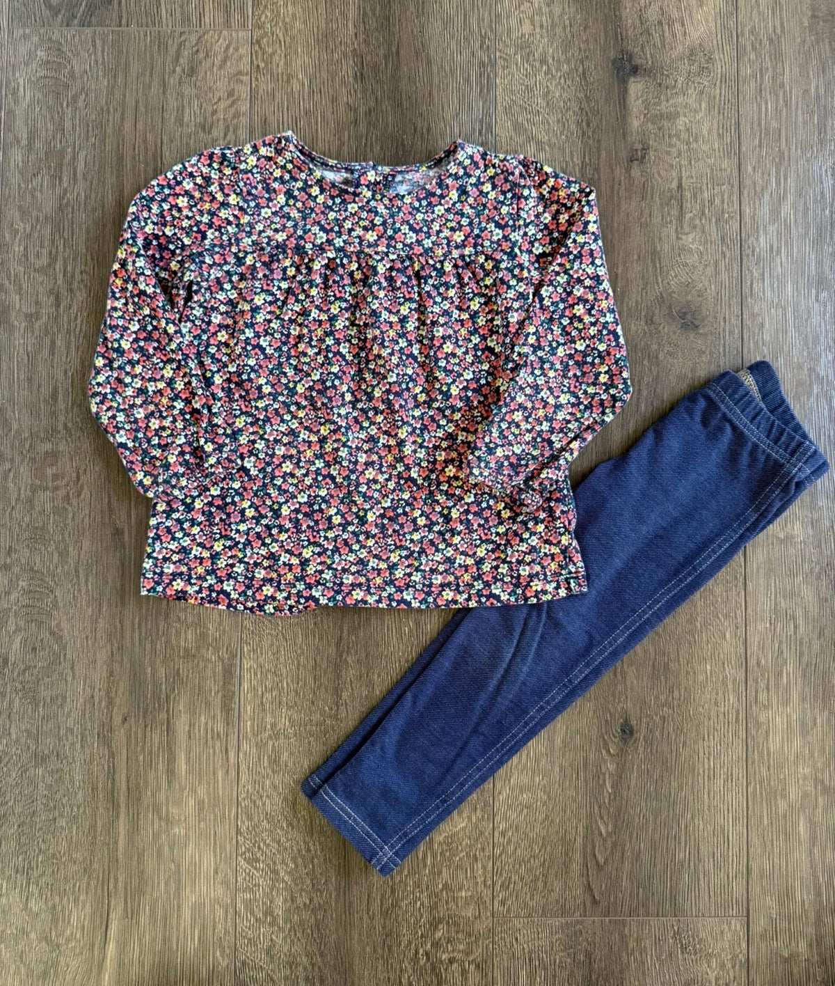 #173 Girls 3T Carters floral top and blue pants