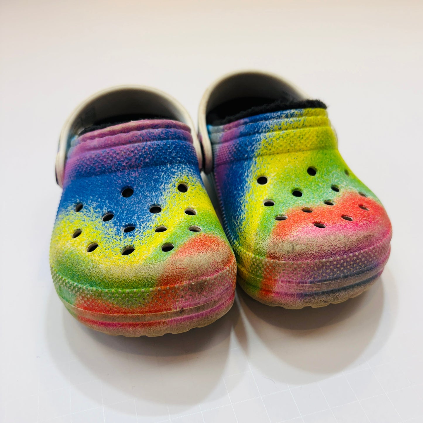 Seller 189 Size 7 Spray Die Lined Crocs Clogs GUC