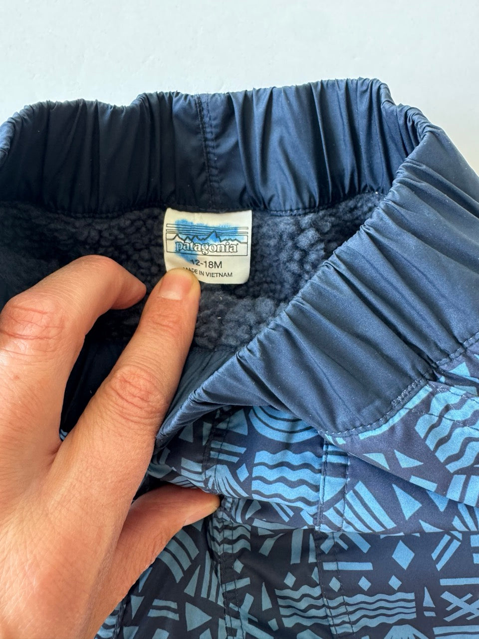 #190 REDUCED Patagonia 12-18m Reversible Fleece-Lined Snow Pants