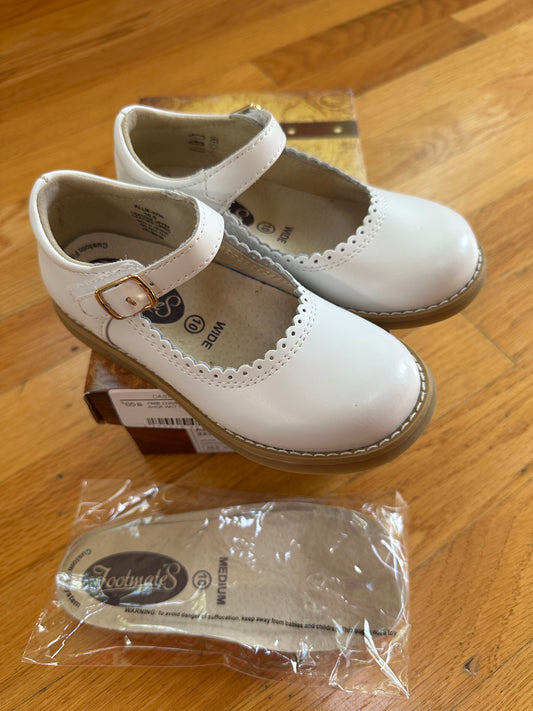 #104 white leather  girl size 10c