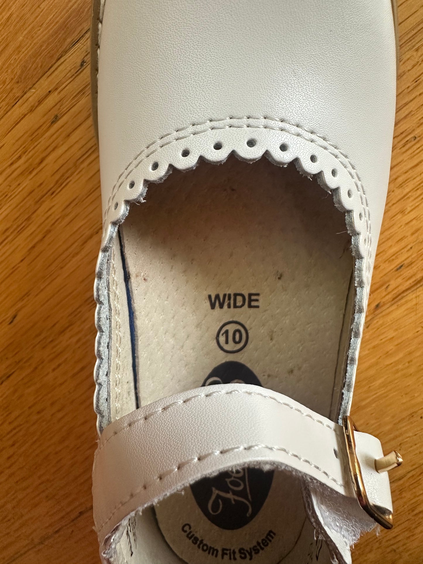 #104 white leather  girl size 10c