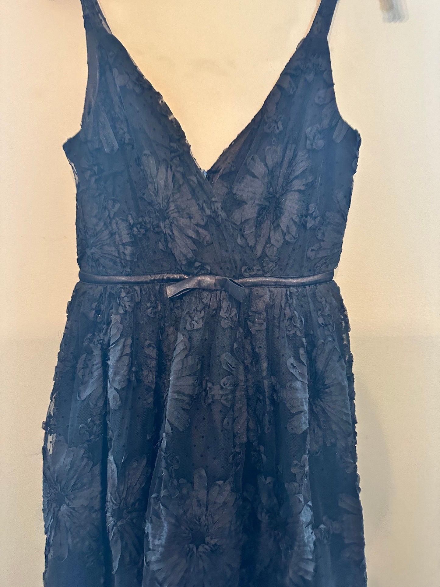 #65 Lulus Women’s Medium Black Floral Appliqué Midi Dress