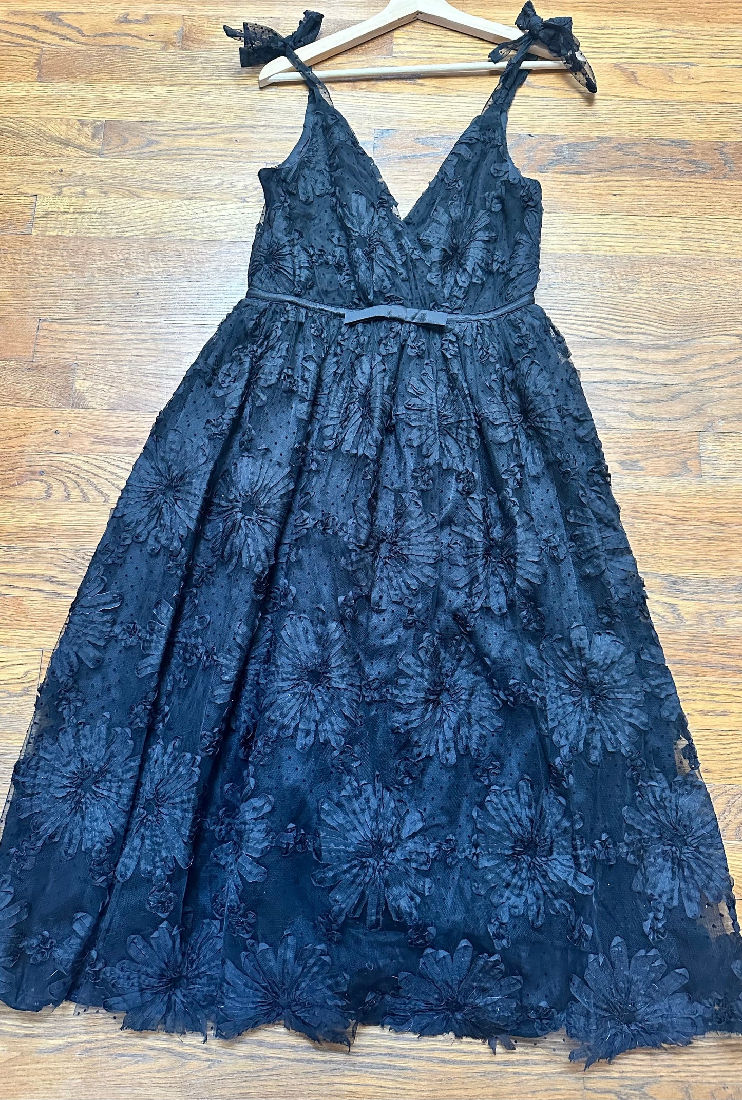 #65 Lulus Women’s Medium Black Floral Appliqué Midi Dress