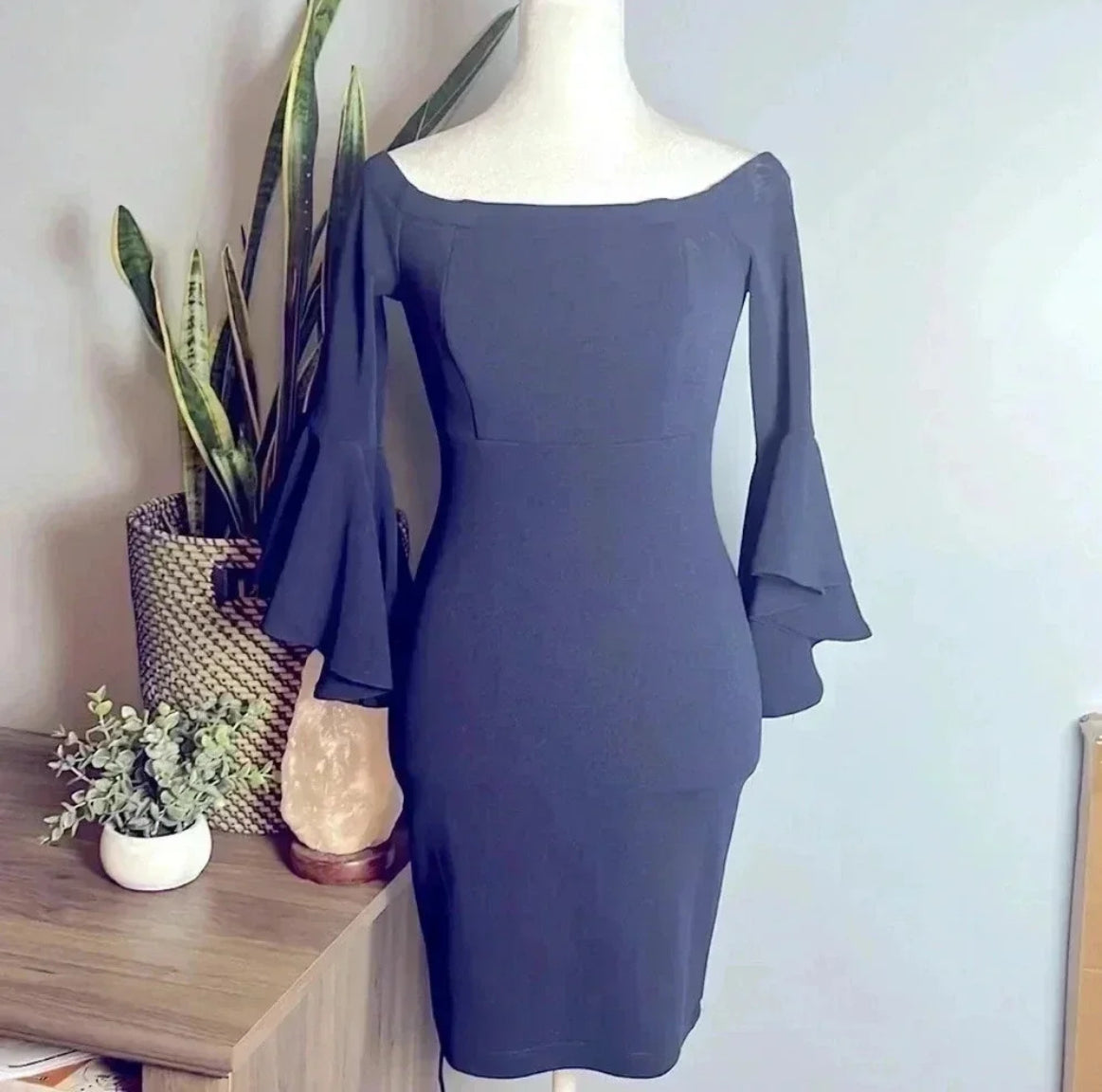 Seller #213 Women’s size 1/2 off the shoulder mini dress navy blue EUC!