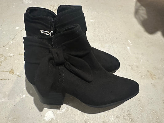 #77 NWOT Old Navy Black Zip-Up Booties, Women’s Size 6