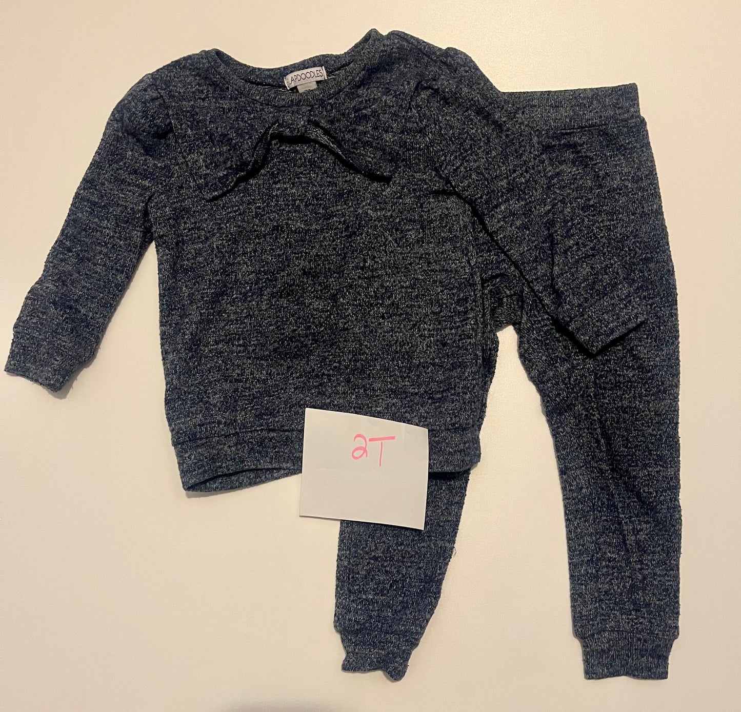 #32 Girls 2T blue bow set *reduced*