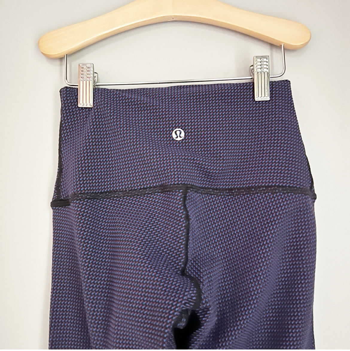 Seller 196 Lululemon Wunder Under leggings 4