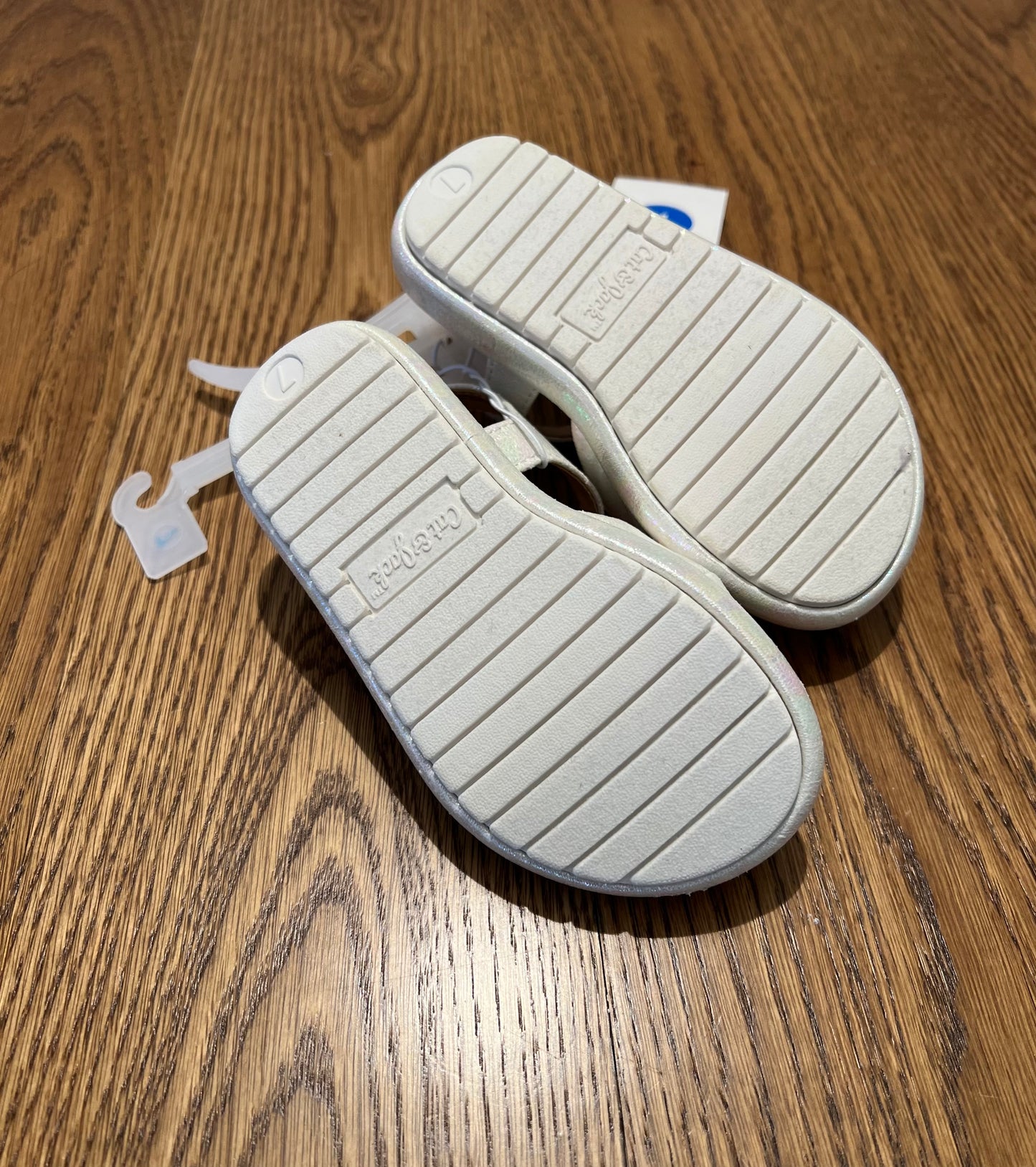 Cat & Jack Girls size 7 NWT White Shimmer Sandals