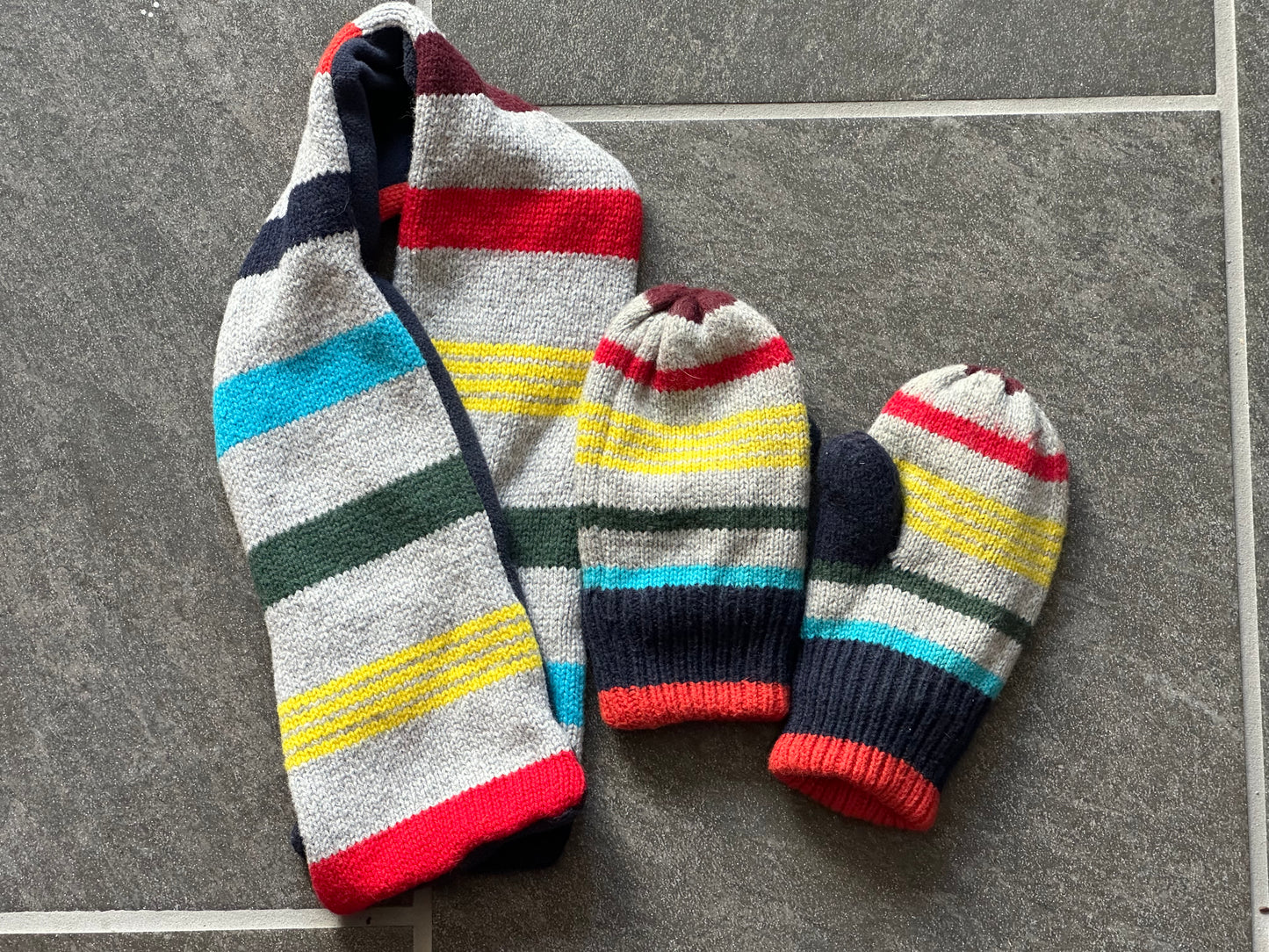 #95A Striped Scarf & Mittens set - fit ages 3-6