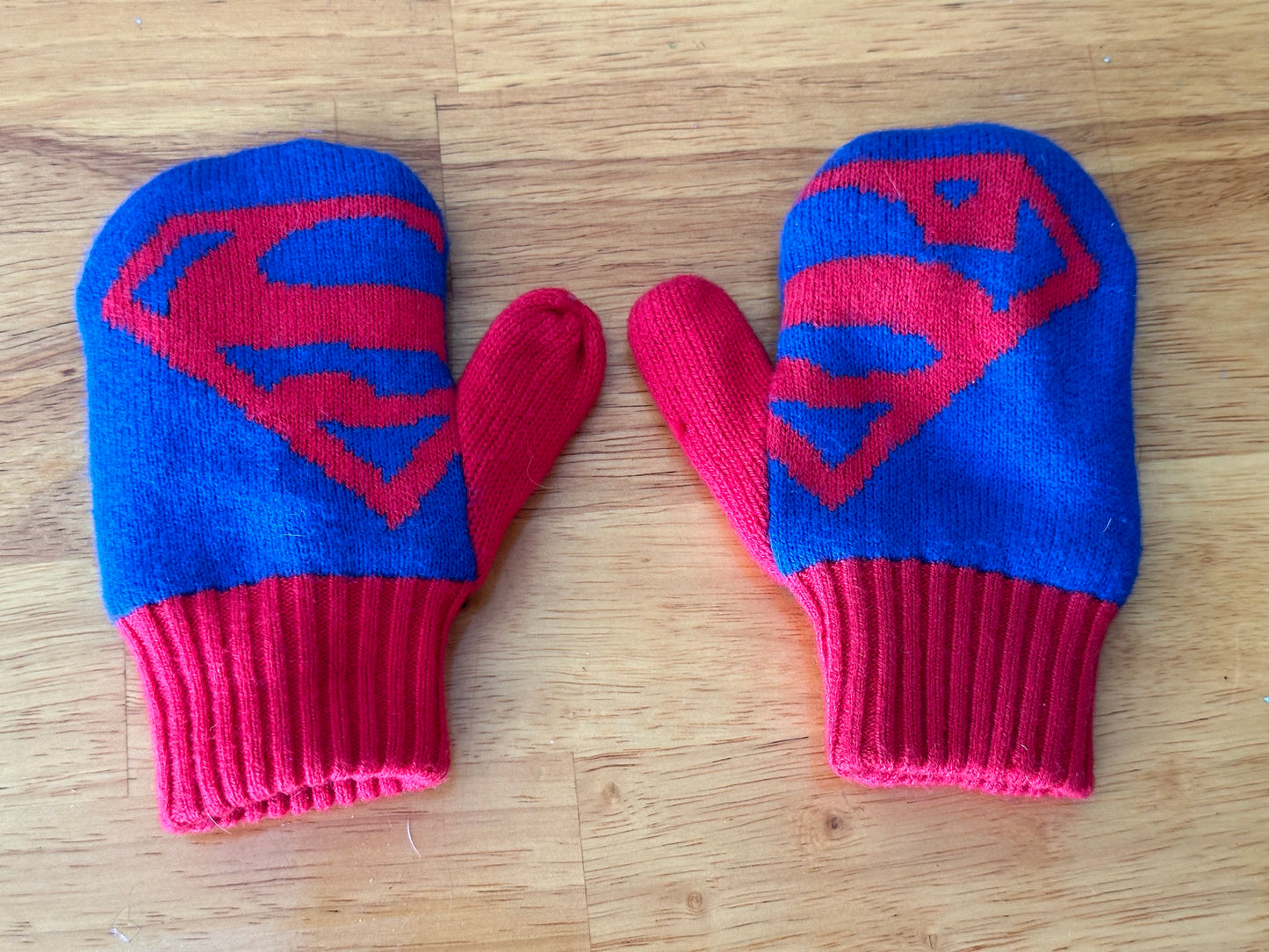 #95A Superman Fleece-Lined Mittens - fit ages 2-4