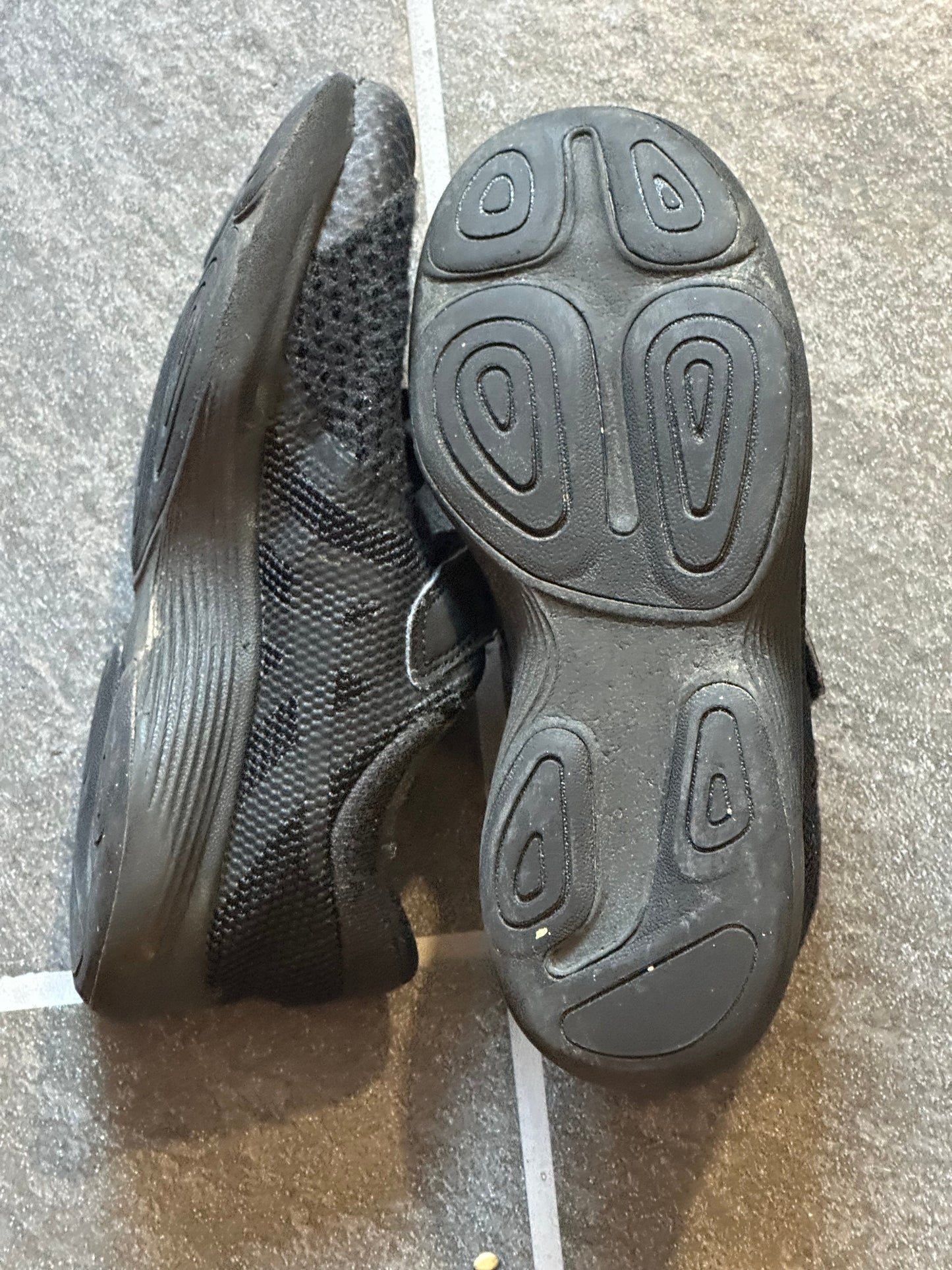 #186 REDUCED Nike Black Sneakers - size 13.5C - VGUC