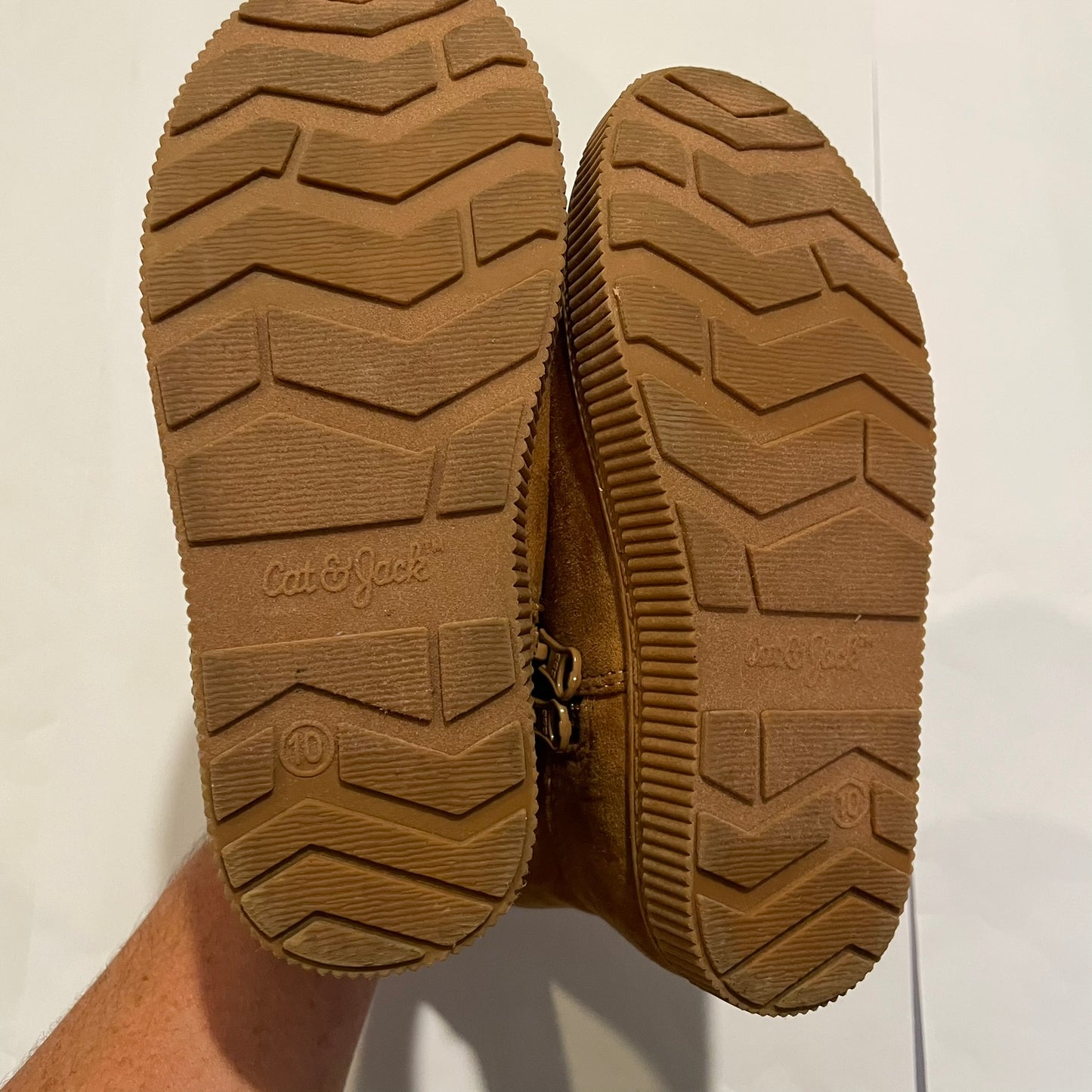 #126 Girls Cat & Jack sz 10 Tan Low Winter Boots EUC
