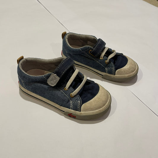 #126 Boys See Kai Run sz 9 shoes GUC