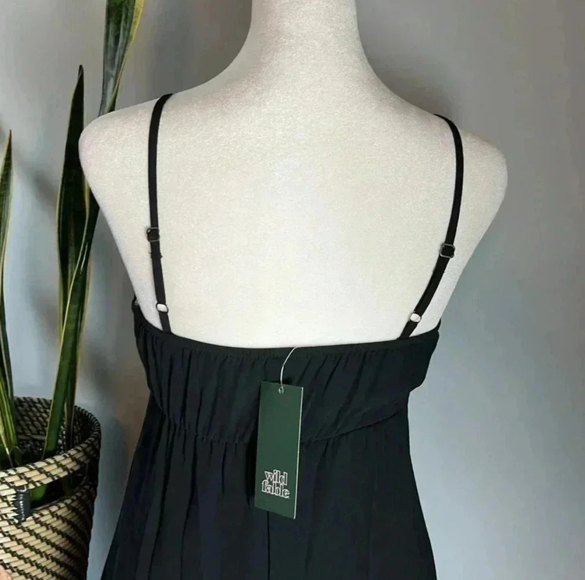 Seller#213 NWT Size XXS Sleeveless black midi high-low dress
