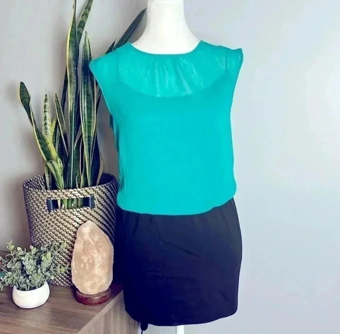 Seller #213 Women’s Size XS Guess Green & Black Mini Dress EUC!