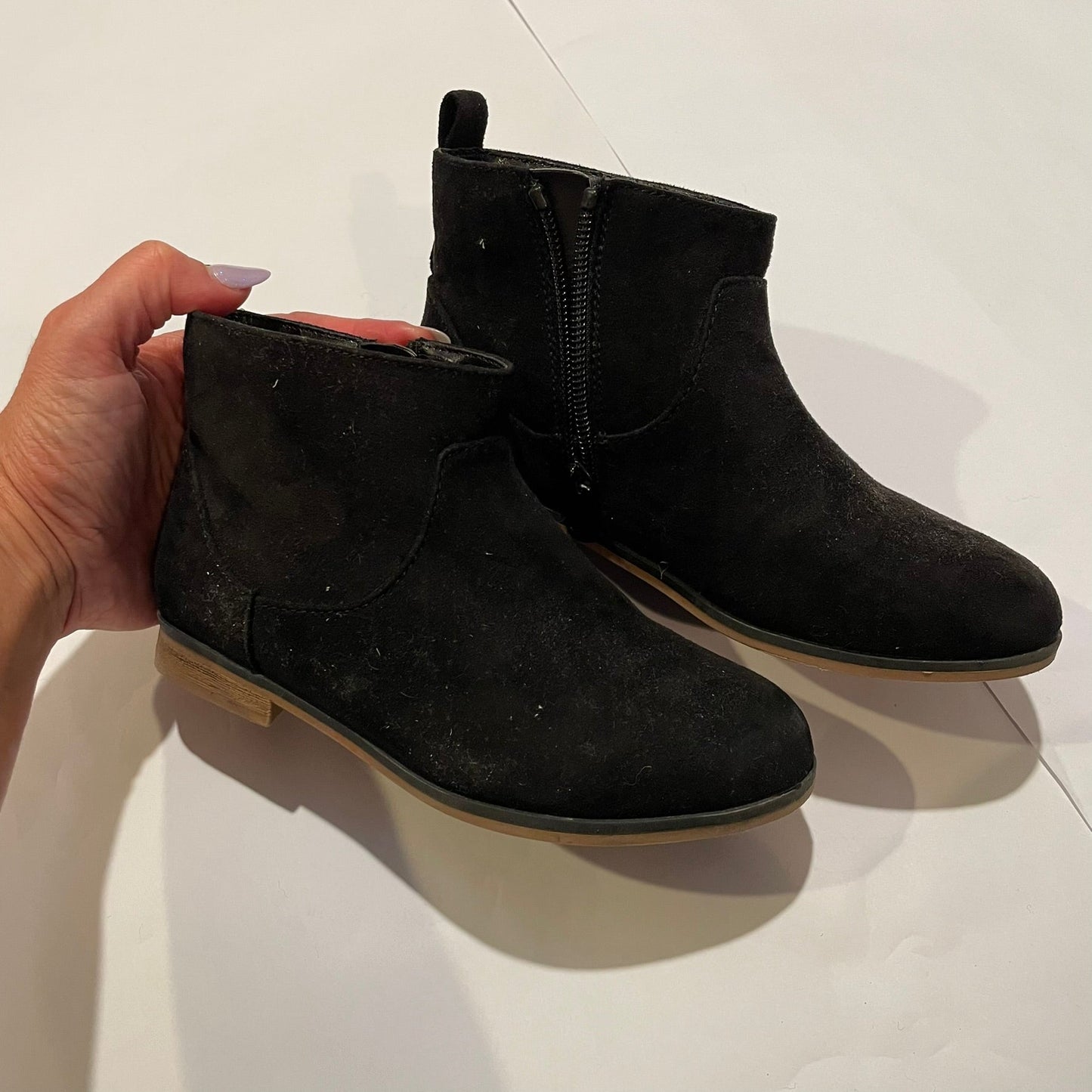 #126 Girls Cat & Jack sz 12 Black Boots EUC