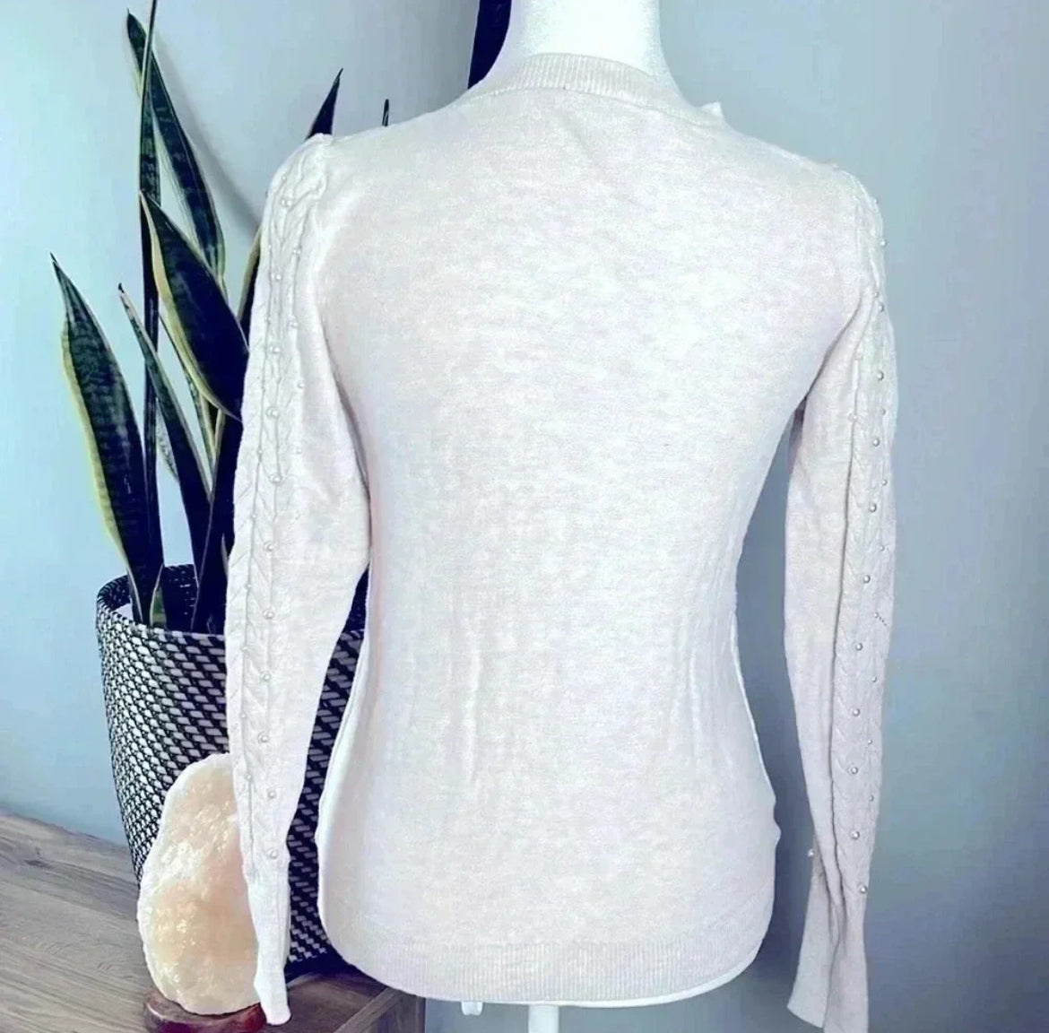 Seller#213 Women’s XXSP Ann Taylor Light Grey Sweater with Pearl Accents EUC