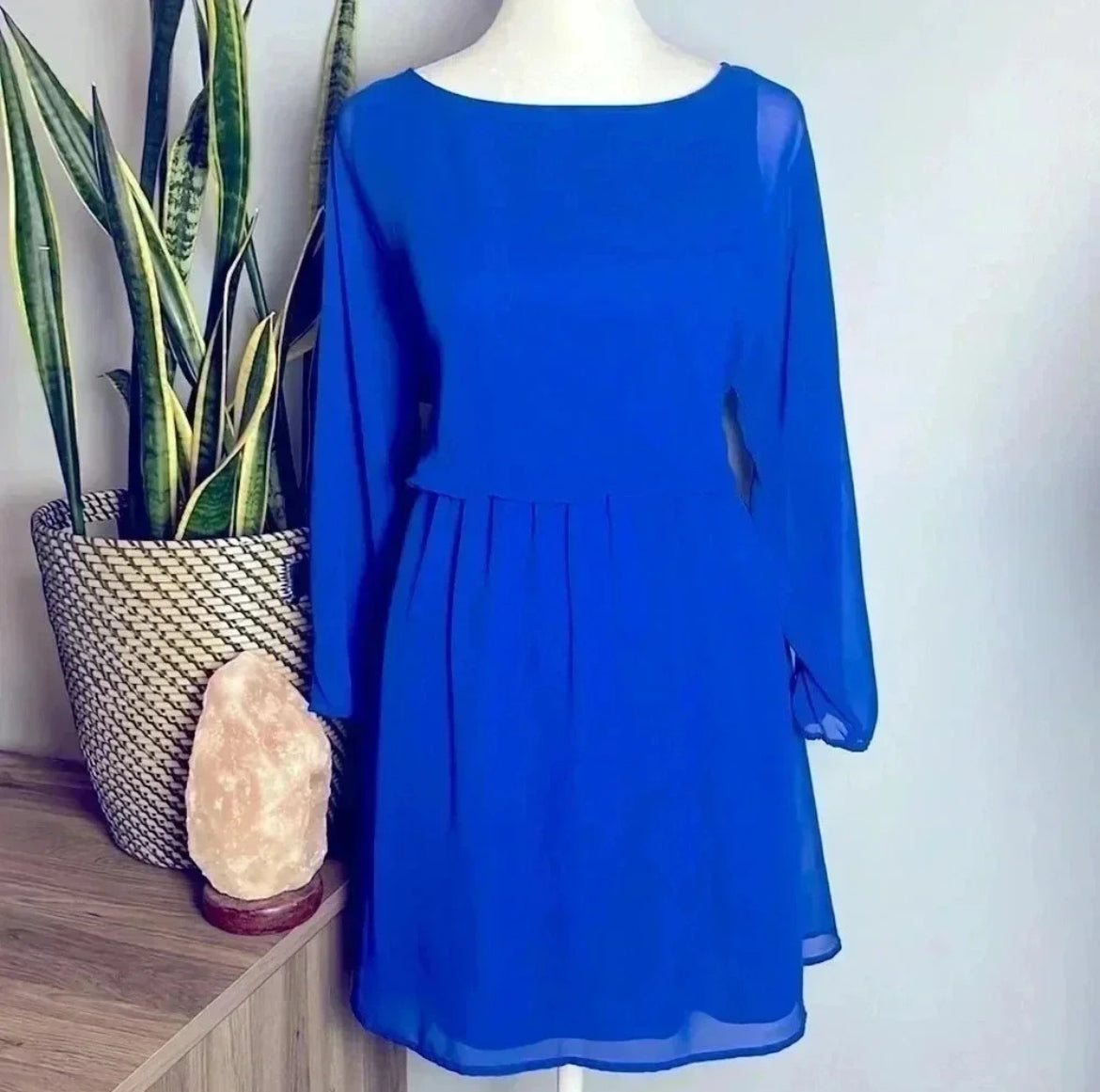 Seller#213 Women’s Size XS Blue Shear Mini Dress by Express EUC