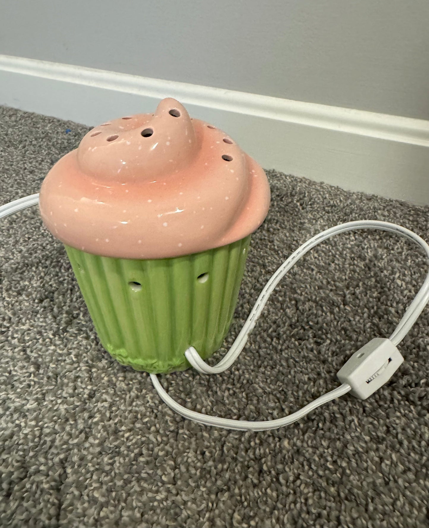 #53 reduce cupcake shaped lamp