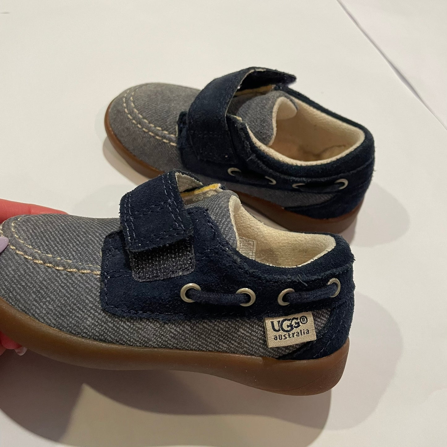 #126 Toddler Boys Ugg sz 6 Shoes EUC