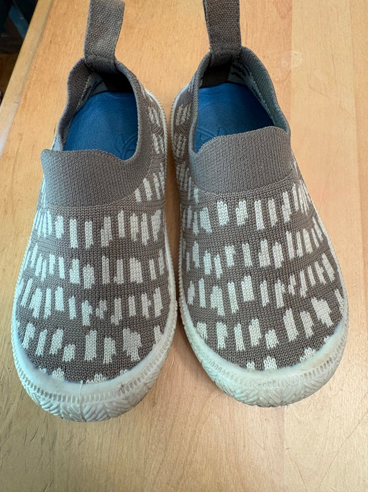 #35 Jan and Jul 8t Slip on shoes