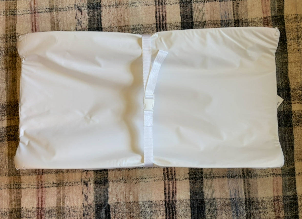 #102 White Munchkin Secure Grip Changing Pad