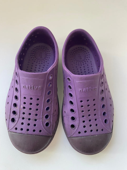 #117- Dark Purple Natives, Girls shoes 8c, GUC