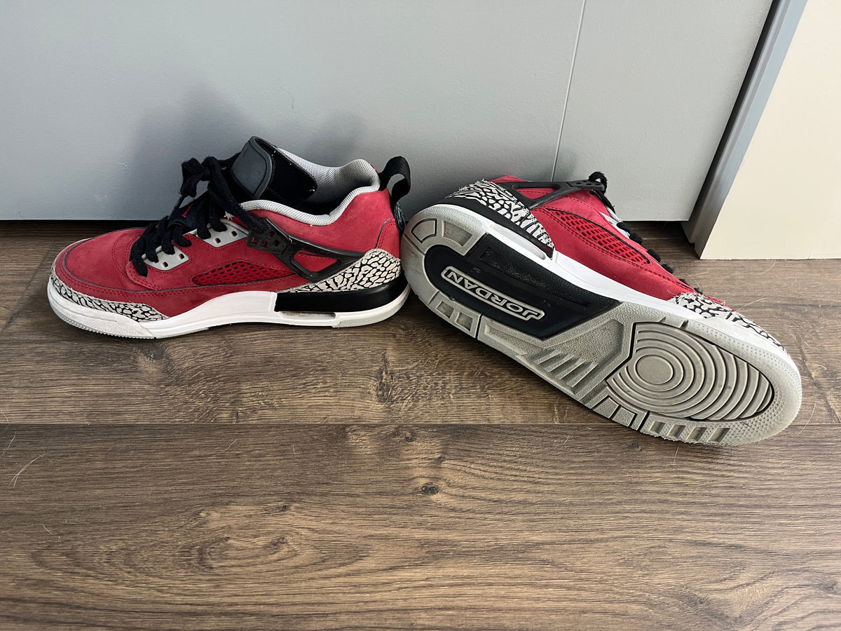 135 Air Jordan black and red shoes, Boys 6.5Y, EUC