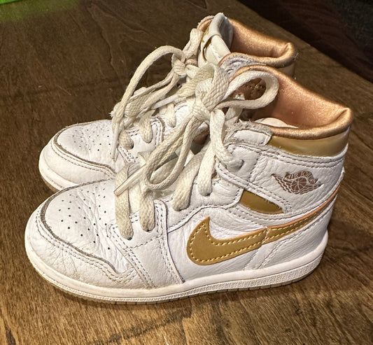 #218 Sz 7 Nike Jordans