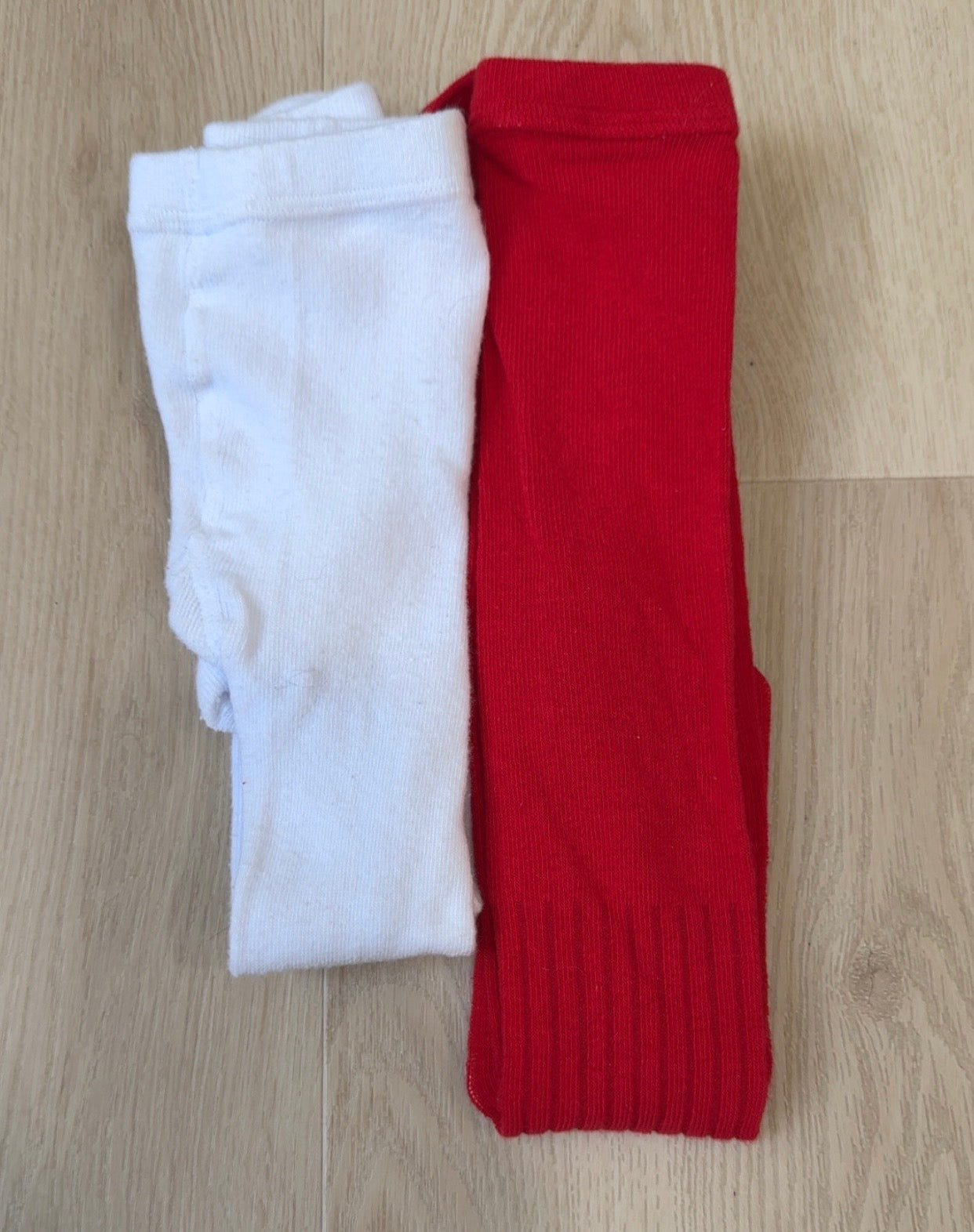 REDUCED! #49 Girls 12-24 months stockings red (Nw/oT) and white GUC