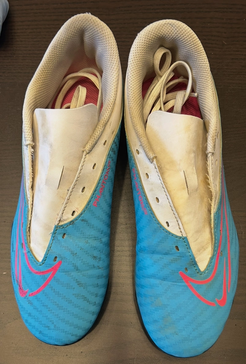 seller #62 Nike phantom soccer cleats men’s 6.5