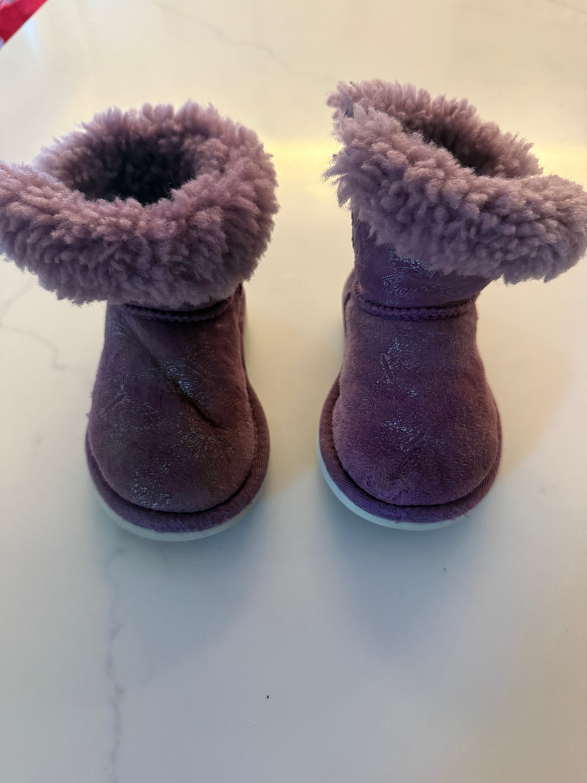 #139 Uggs Purple Butterfly 7c