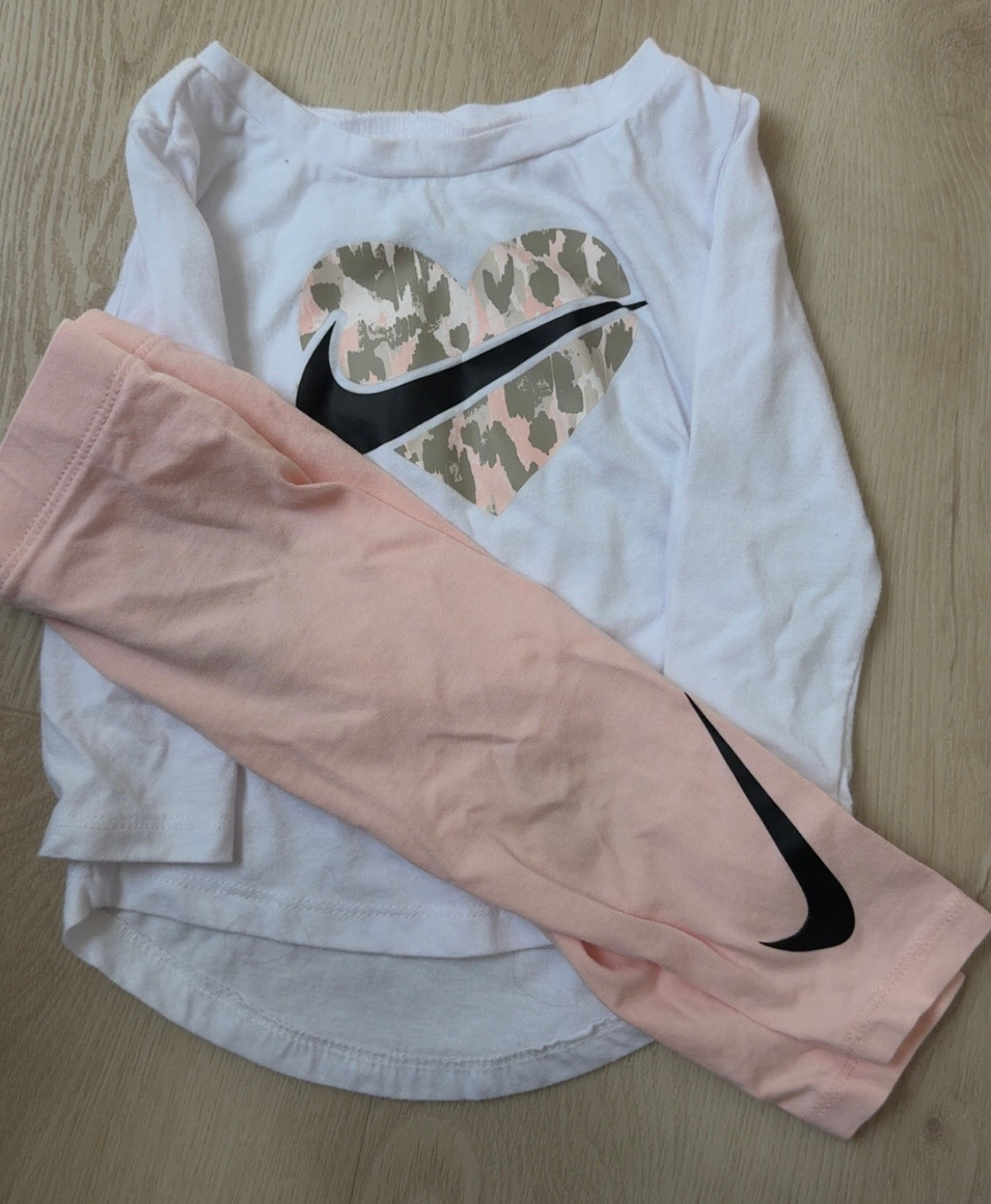 REDUCED! #49 Girls 12 months Nike 2 piece white and pink outfit