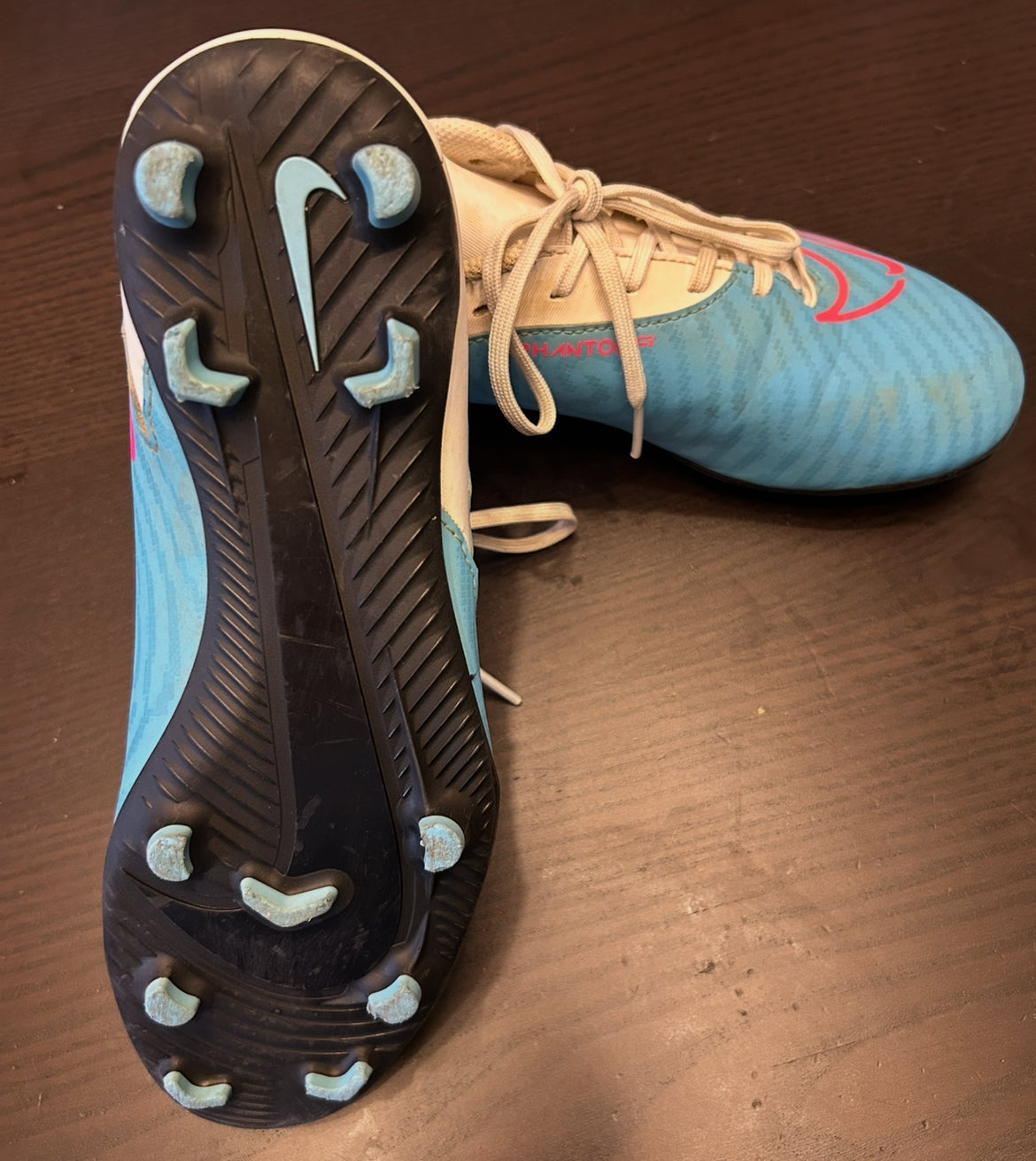 seller #62 Nike phantom soccer cleats men’s 6.5