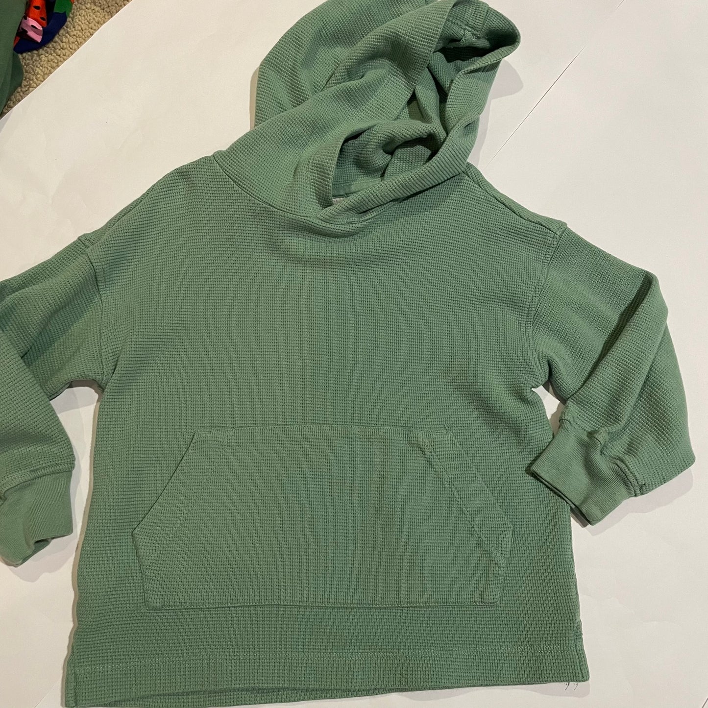 #126 Boys Hanna Andersson 100/4T Green LS Hooded Waffle Shirt GUC