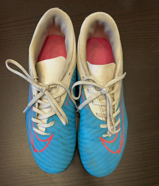 seller #62 Nike phantom soccer cleats men’s 6.5