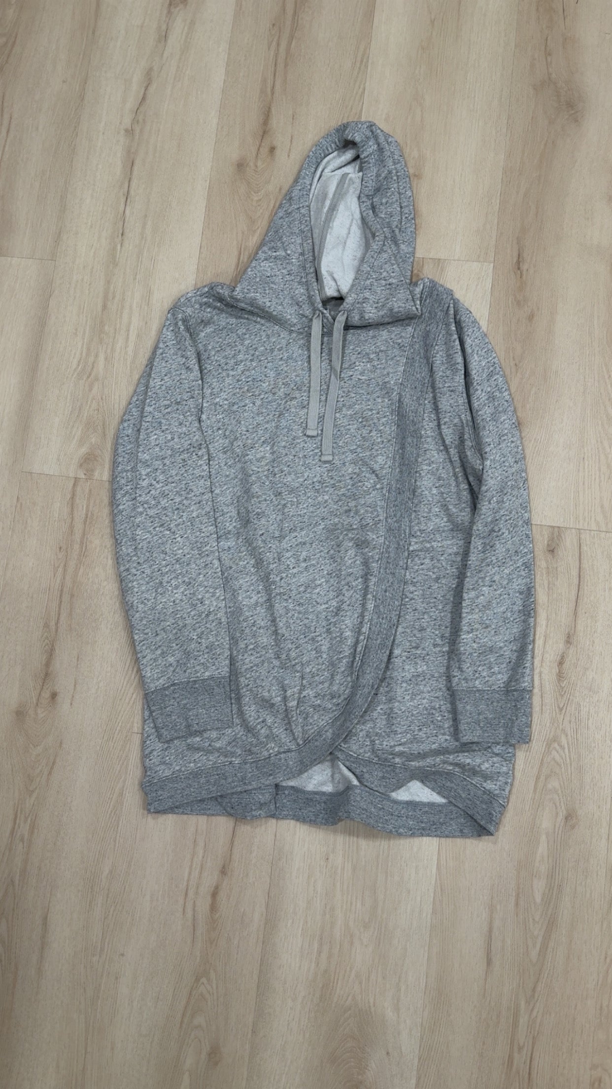 REDUCED! #49 Old Navy maternity/ nursing gray hooded sweatshirt size XL VGUC