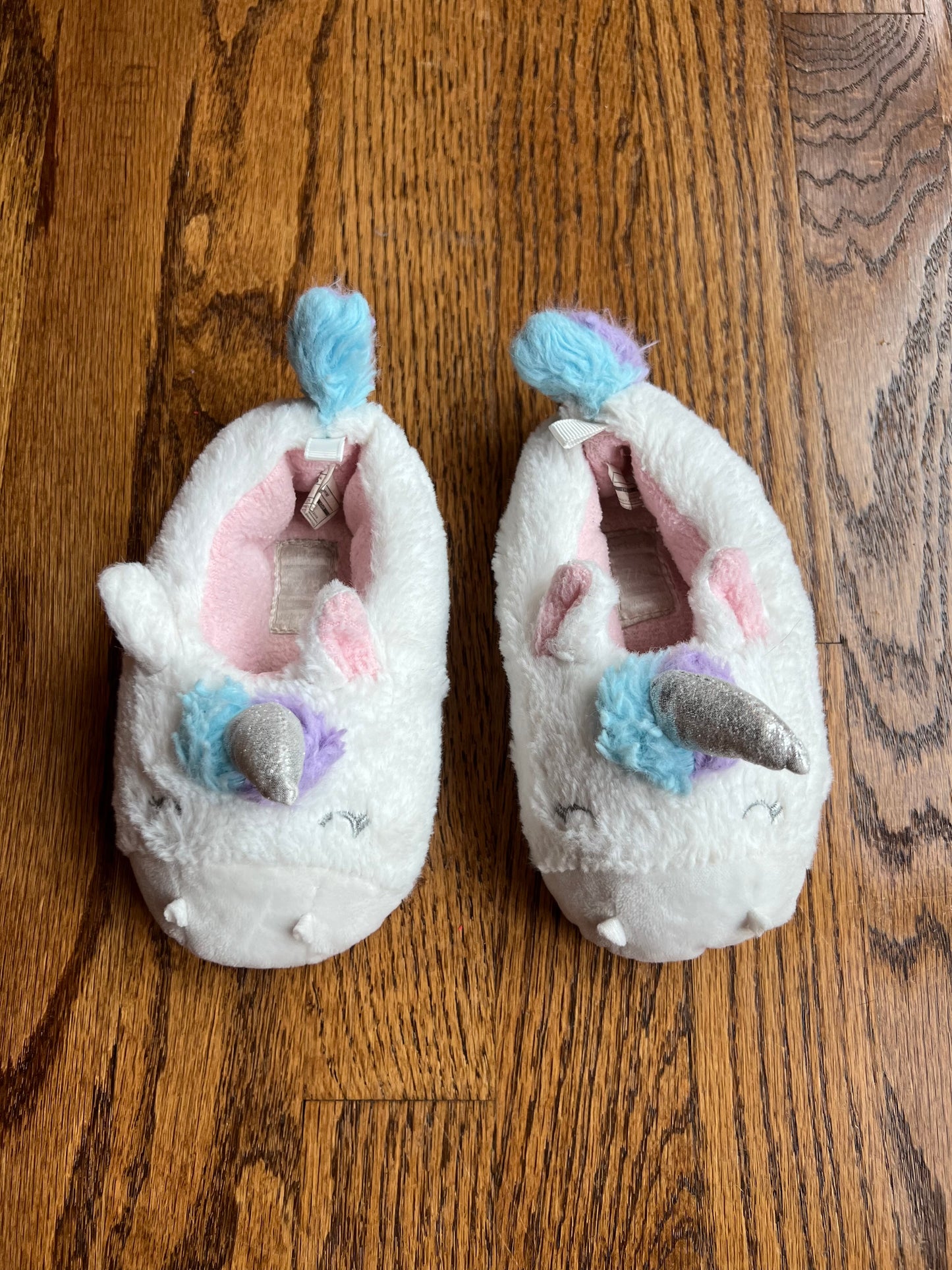 Seller #115 - Carter’s Toddler Girls Size 7/8 White Fuzzy Unicorn Slippers, VGUC