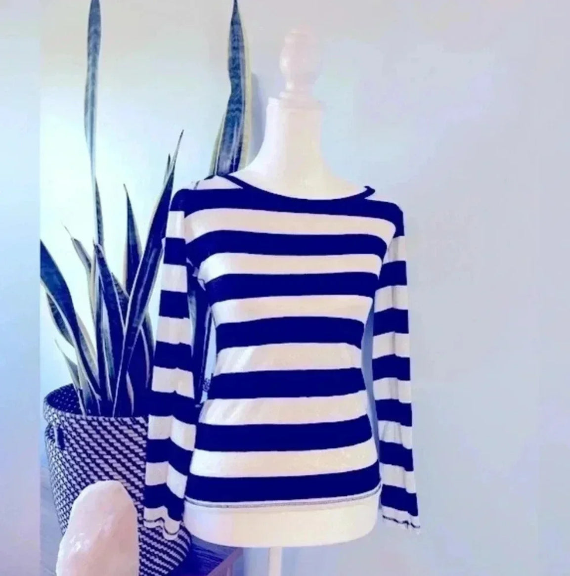 Seller#213 EXPRESS Women’s XS Black & White Stripe Long Sleeve Top Lace Pattern