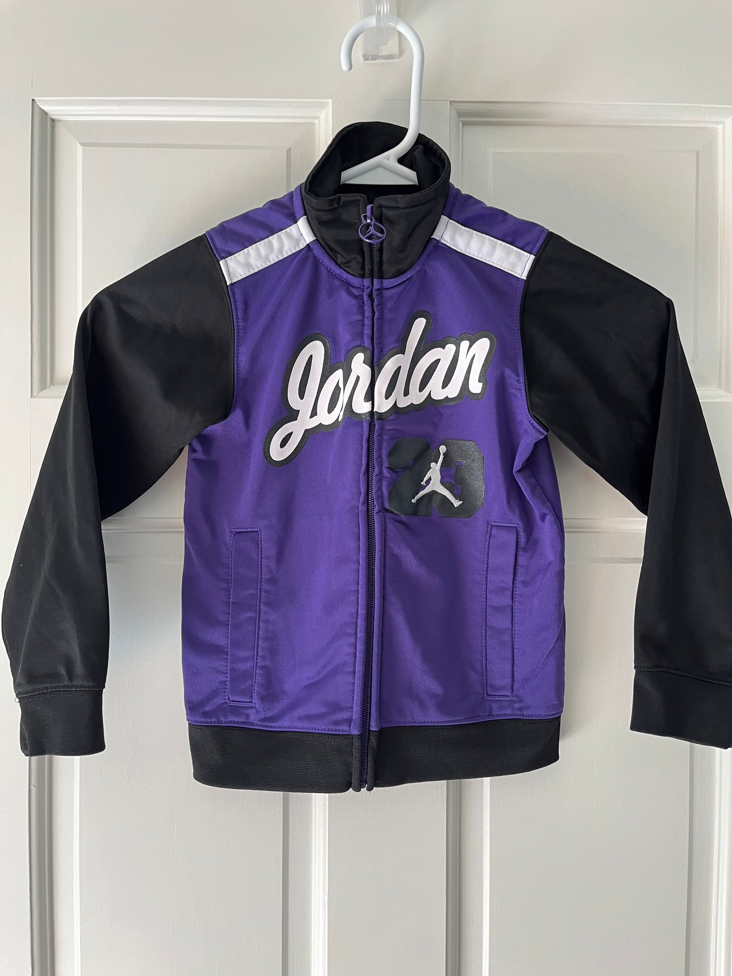 Boys size 4 boys size 5 (4-5) Nike Jordan Purple and Black Zip up Jacket  PPU Evendale 45241